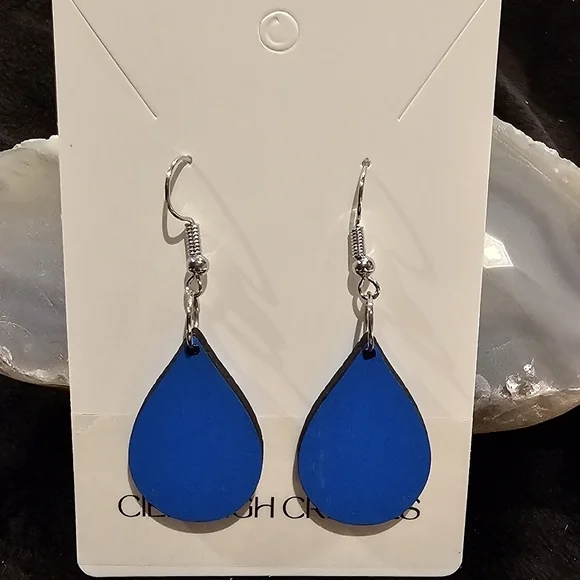 💥4 for $25💥 Laser-cut Tear Drop Shape Wood Earrings - Picture 3 of 7